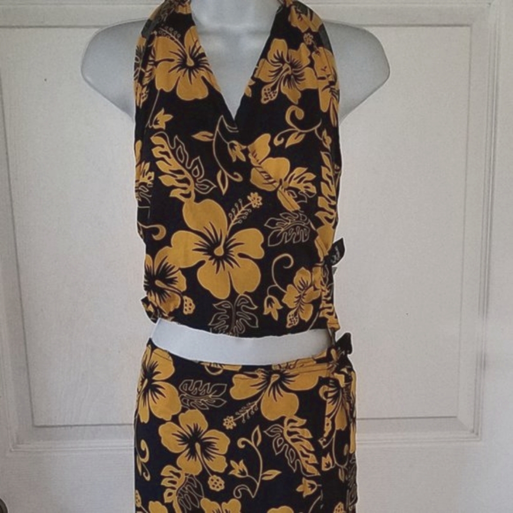 Unworn 2 pc Halter /wrap skirt
